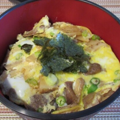 昼食に。
朝のうちに②まで作り、食べる時に玉子を加えたので、味がよく浸みてました(^_-)-☆
カイワレの代わりにネギを使用しましたが、とても美味しかったです♪